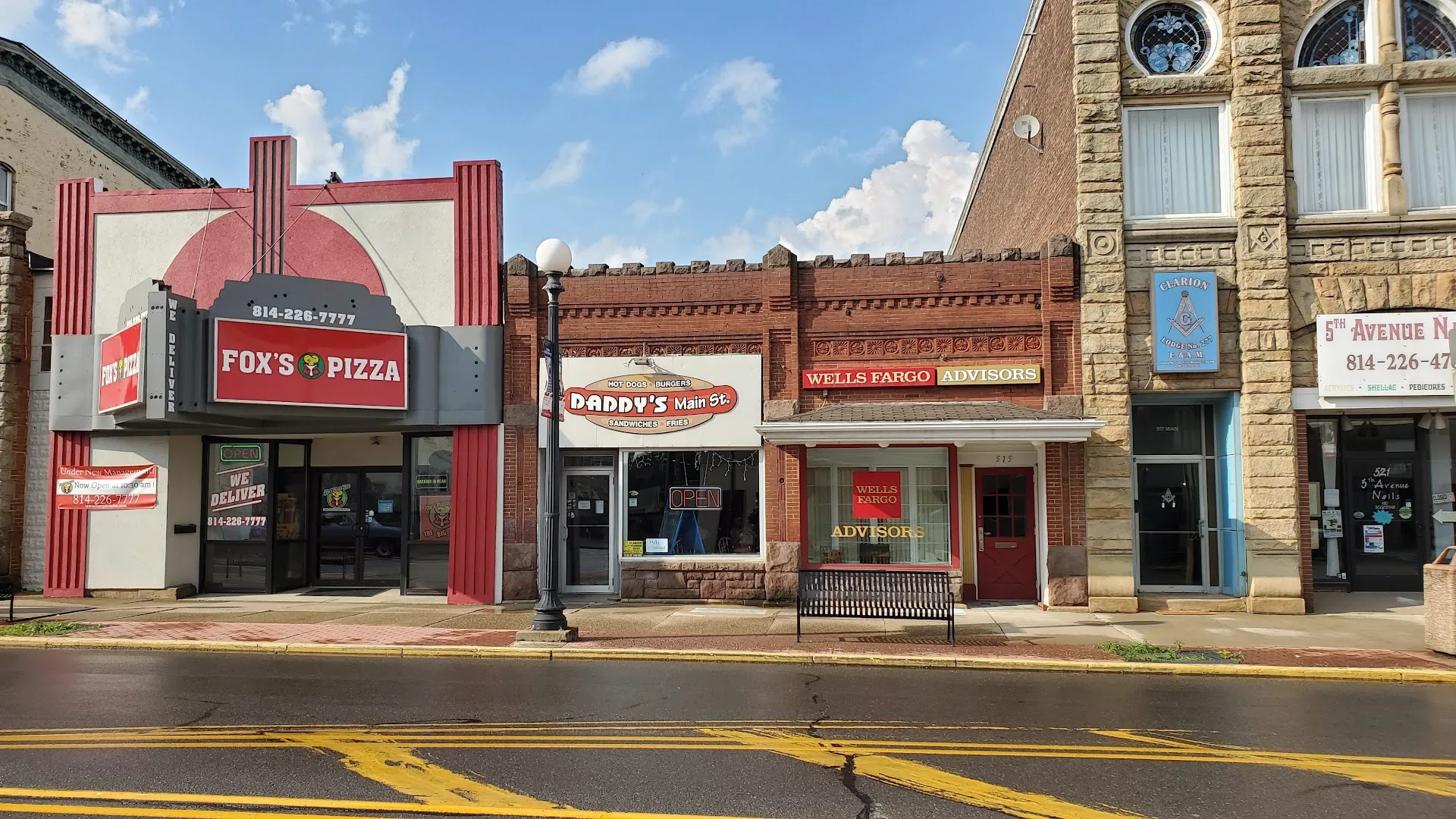 Daddy's Main Street Hot Dog